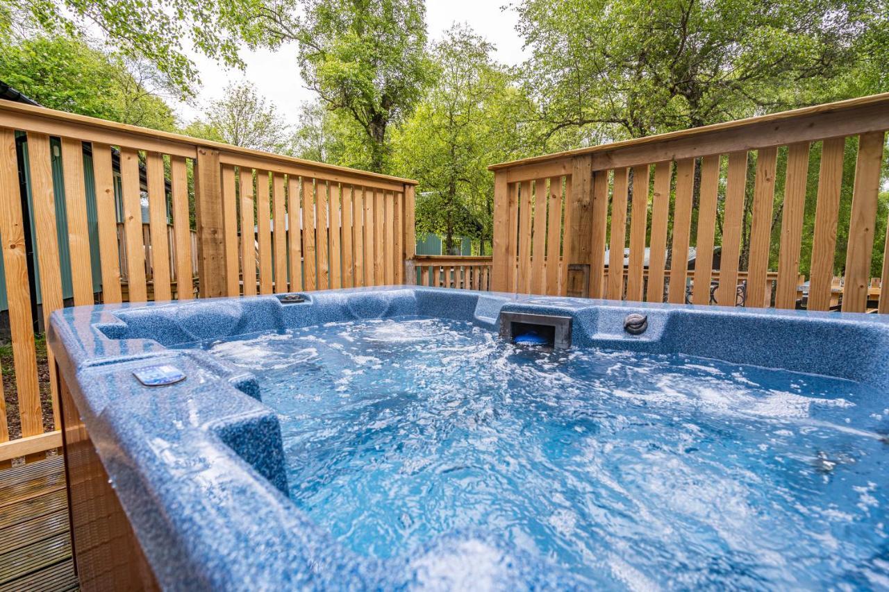 Bracken Lodge 7 With Hot Tub Belladrum Bagian luar foto