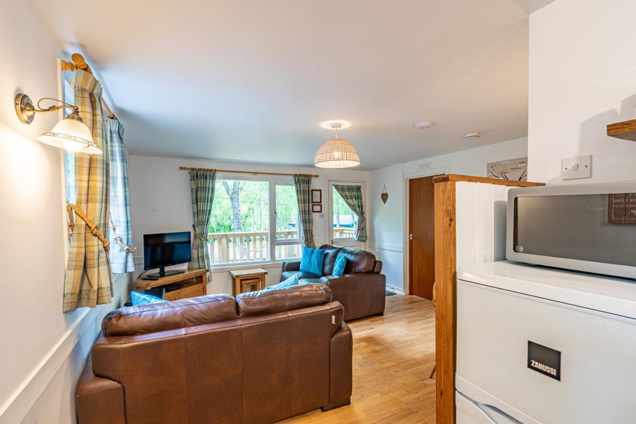 Bracken Lodge 7 With Hot Tub Belladrum Bagian luar foto